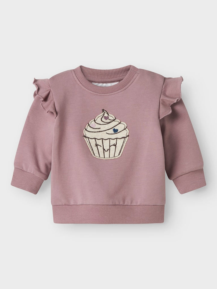 Gullig lila bebis tröja till flicka. Baby topp med volanger  och en påsydd cupcake. Ekologiska barnkläder från Name it.
NBFNILDA LS SWEAT BRU
13246489