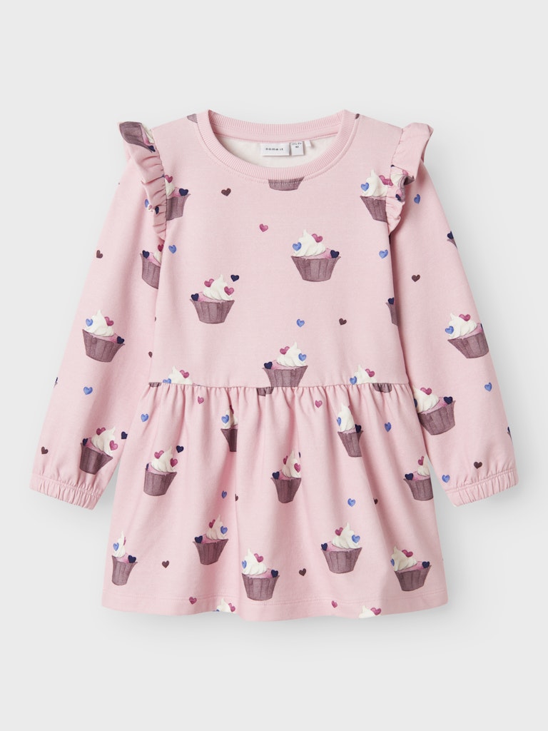 Rosa klänning till flicka. Ekologiska barnkläder, söt klänning med hjärtan och cupcakes. 
NMFNAYA SWEAT DRESS BRU
13246635