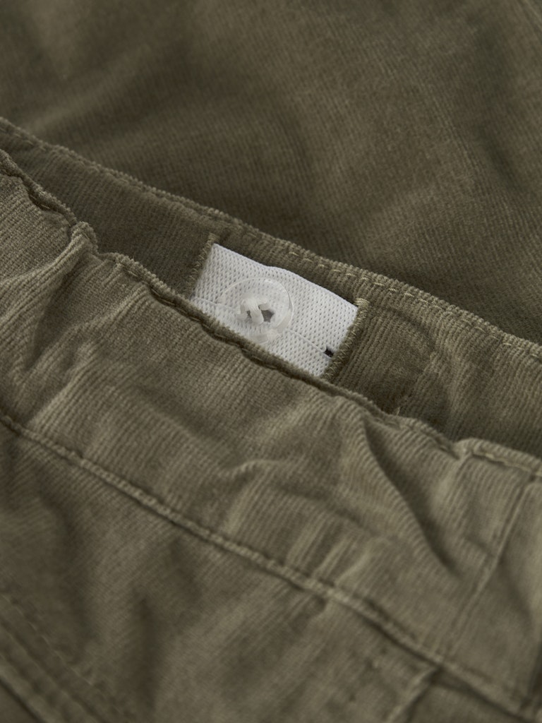 Grön cord byxa, fodrade byxor till pojke från Name it.
NMMBEN REGULAR CORD WL PANT 6720-YT O
13244805