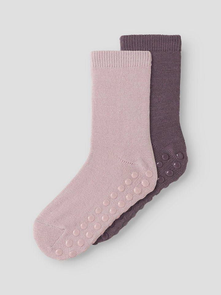 2-pack rosa halkstrumpor till flicka i ull, merino ull från Name it.
NMFWAK WO/BL 2P SOCK W/NON SKID
13228514
