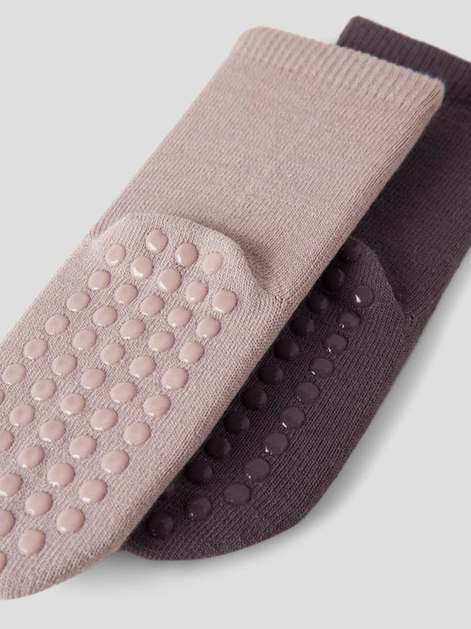 2-pack rosa halkstrumpor till flicka i ull, merino ull från Name it.
NMFWAK WO/BL 2P SOCK W/NON SKID
13228514