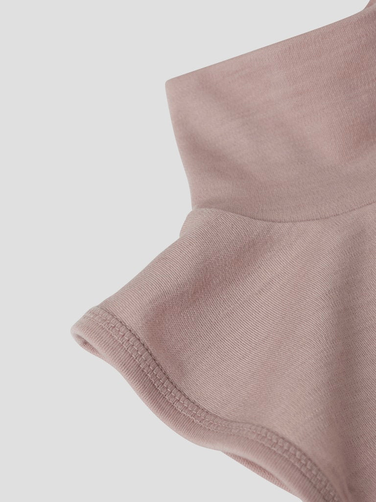 Grå ull krage i merinoull till flicka. Underställ halskrage från Name it.
NMFWILLIT WOOL NECKWARMER
13228465