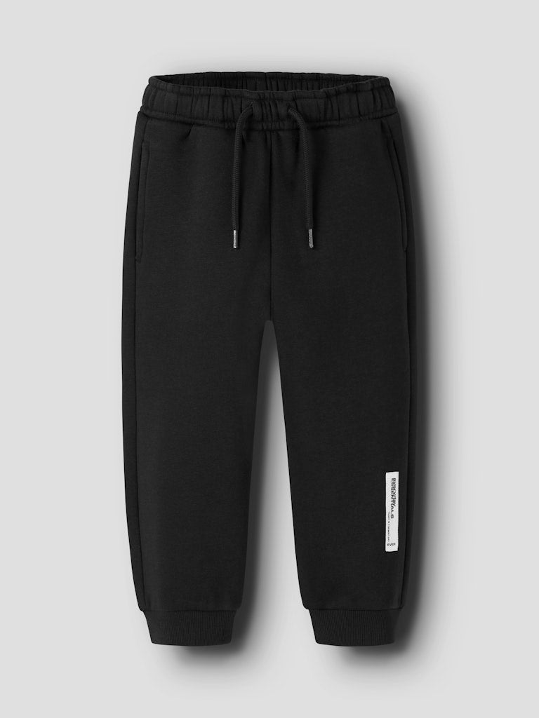 Svart cool joggers, mys byxor till pojke. Fin sweat byxa, joggingbyxa från Nameit.
NMMOKIAN NREG SWE PANT BRU BF
13247159