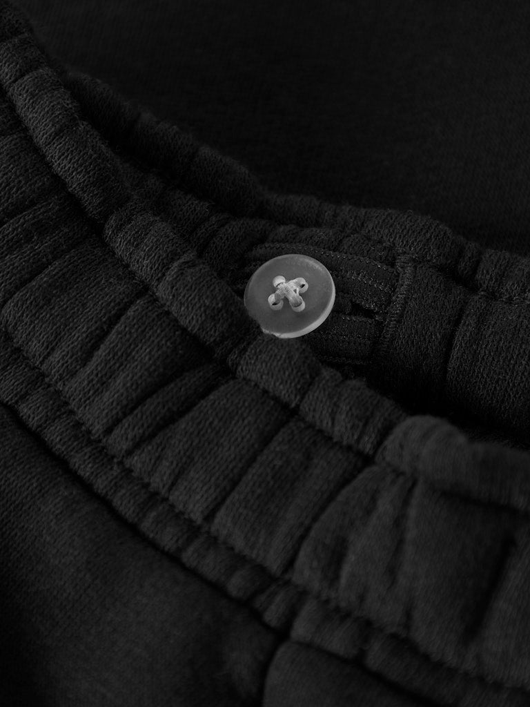 Svart cool joggers, mys byxor till pojke. Fin sweat byxa, joggingbyxa från Nameit.
NMMOKIAN NREG SWE PANT BRU BF
13247159