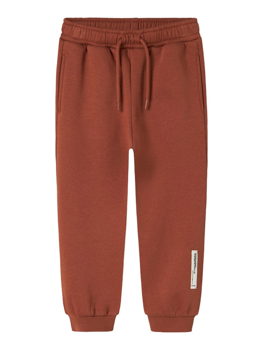 Brun cool joggers, mys byxor till pojke. Fin sweat byxa, joggingbyxa från Nameit.
NMMOKIAN NREG SWE PANT BRU BF
13247159