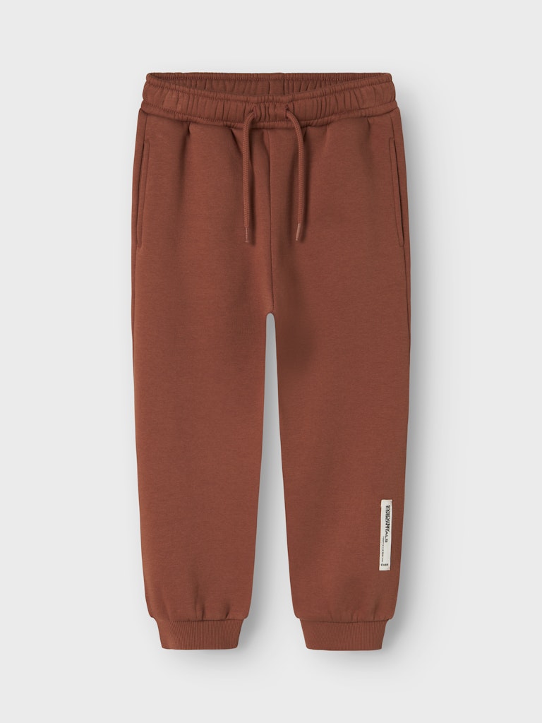 Brun cool joggers, mys byxor till pojke. Fin sweat byxa, joggingbyxa från Nameit.
NMMOKIAN NREG SWE PANT BRU BF
13247159