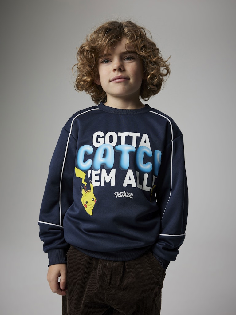 Blå Pokemon tröja i sweat lite tjockare kvaliet. PokemonTröja till pojke, kille.
NKMSIDNEY POKEMON NREG POLY SWEAT SKY
13247268