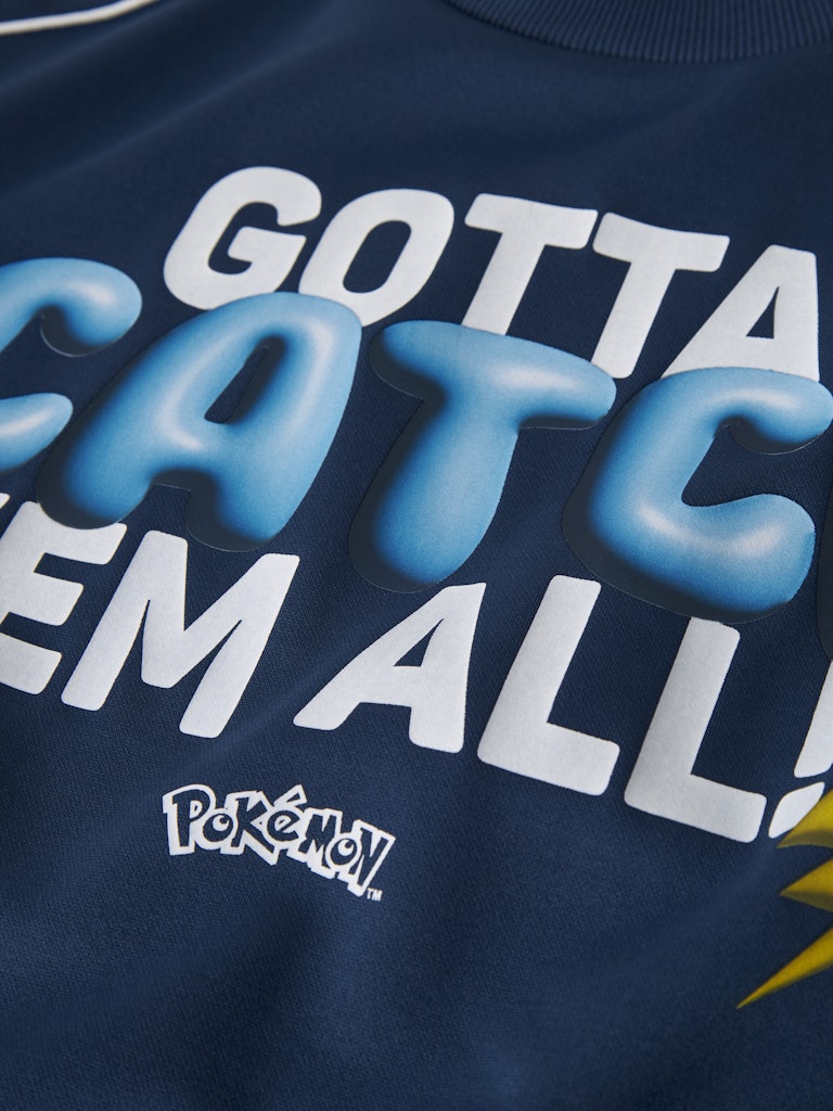 Blå Pokemon tröja i sweat lite tjockare kvaliet. PokemonTröja till pojke, kille.
NKMSIDNEY POKEMON NREG POLY SWEAT SKY
13247268