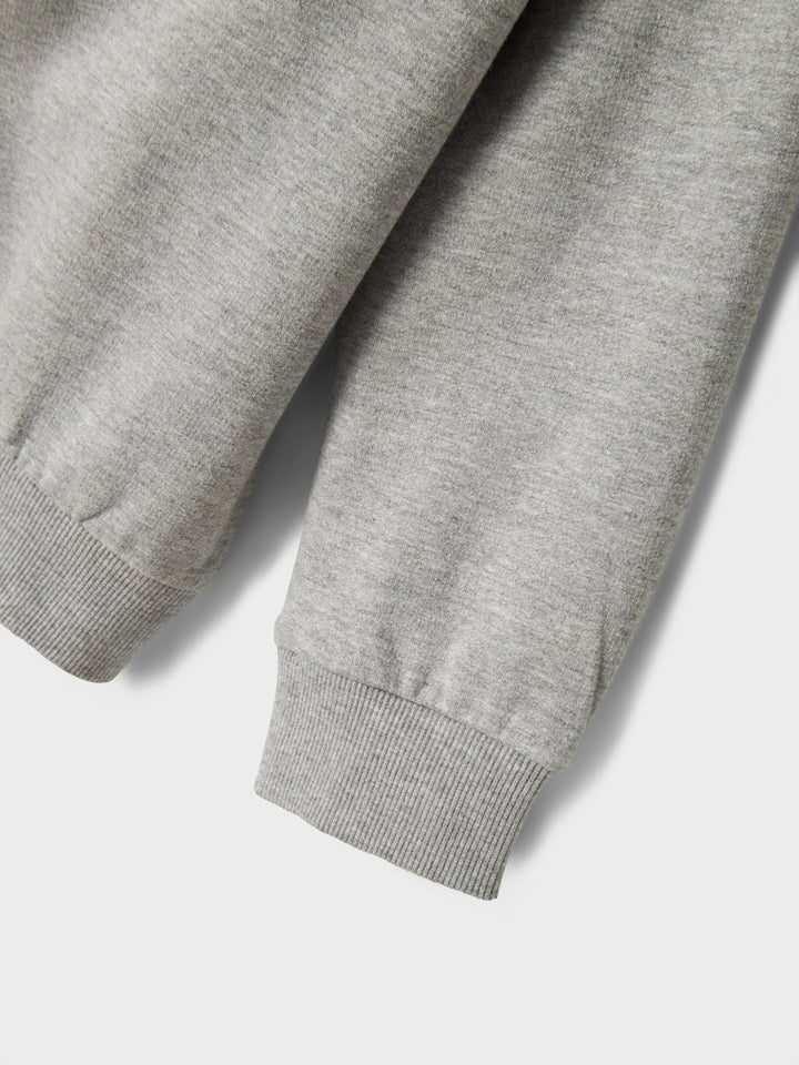 Grå hoodie till pojke. Pokemon tröja till kille, grå luv tröja från Name it.
NKMSTREK POKEMON NREG SWE WH BRU BOX SKY
13247270