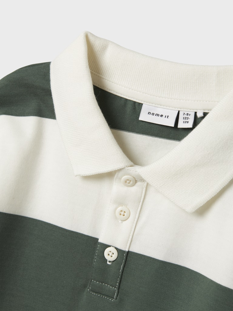 Vit och grön randig pike tröja till pojke. Piké tröja i ekologisk bomull till kille.
NKMNUTIVA LS RLX POLO
13247365