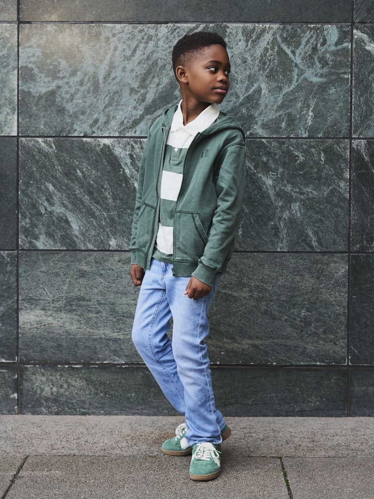 Vit och grön randig pike tröja till pojke. Piké tröja i ekologisk bomull till kille.
NKMNUTIVA LS RLX POLO
13247365