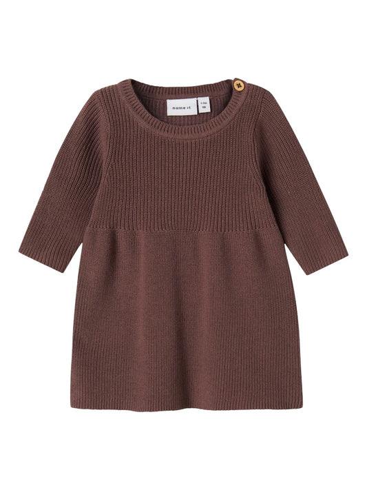 Söt klassisk baby klänning i skön, mjuk ekologisk bomull. Stickad bebis klänning till baby flicka. Enfärgad vacker gammeldags klänning till nyfödd.
NBFOLIVINA LS KNIT DRESS
13247347
