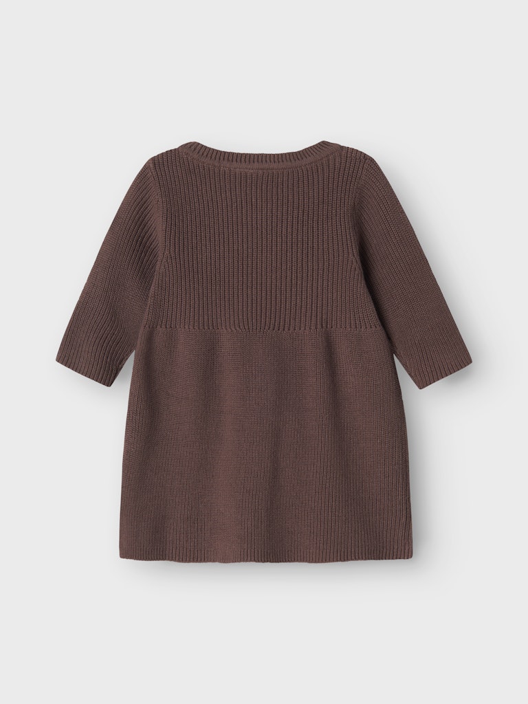 Söt klassisk baby klänning i skön, mjuk ekologisk bomull. Stickad bebis klänning till baby flicka. Enfärgad vacker gammeldags klänning till nyfödd.
NBFOLIVINA LS KNIT DRESS
13247347