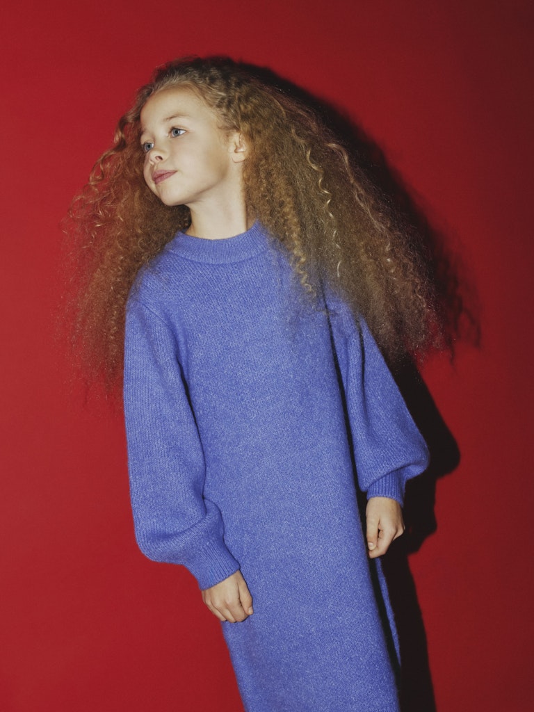 Blå stickad långärmad klänning till flicka, tjej.
Långärmad klänning från Name it.
NKFOMARIAN LS KNIT DRESS
13233091