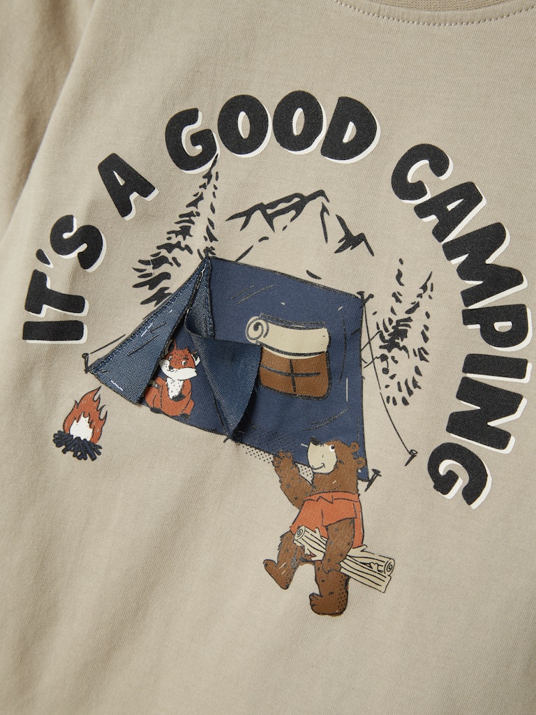 Beige björn tröja med gullig djur som campar. Långärmad t-shirt till pojke.
NMMOLEN LS NREG TOP BOX
13247871