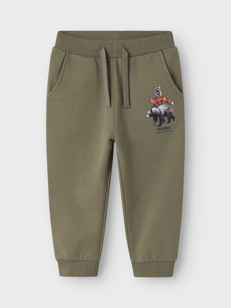 Grön mys byxa till pojke. Jogger i sweat med små djur.
NMMOLIN NREG SWEAT PANT BRU BOX
13247939