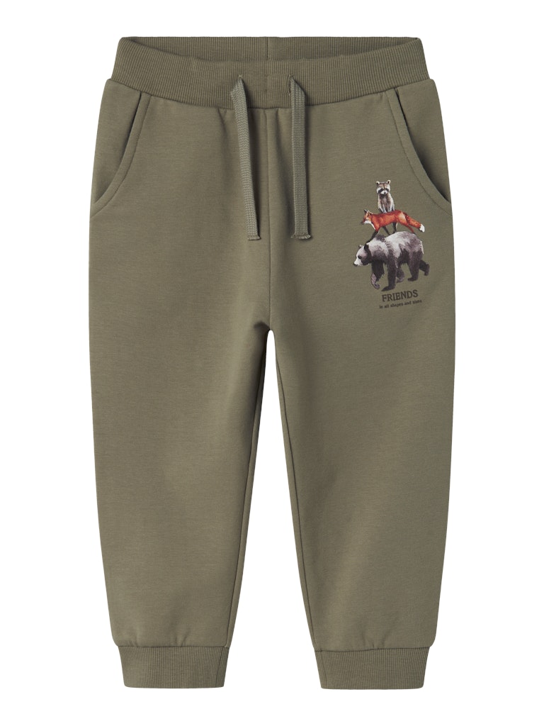 Grön mys byxa till pojke. Jogger i sweat med små djur.
NMMOLIN NREG SWEAT PANT BRU BOX
13247939