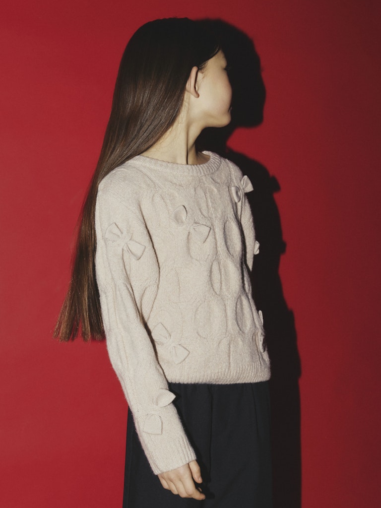 Beige stickad tröja med fina rosetter. Tjocktröja till flicka, tjej, barn och ungdom. 
NKFOLIVIA LS KNIT
13247503