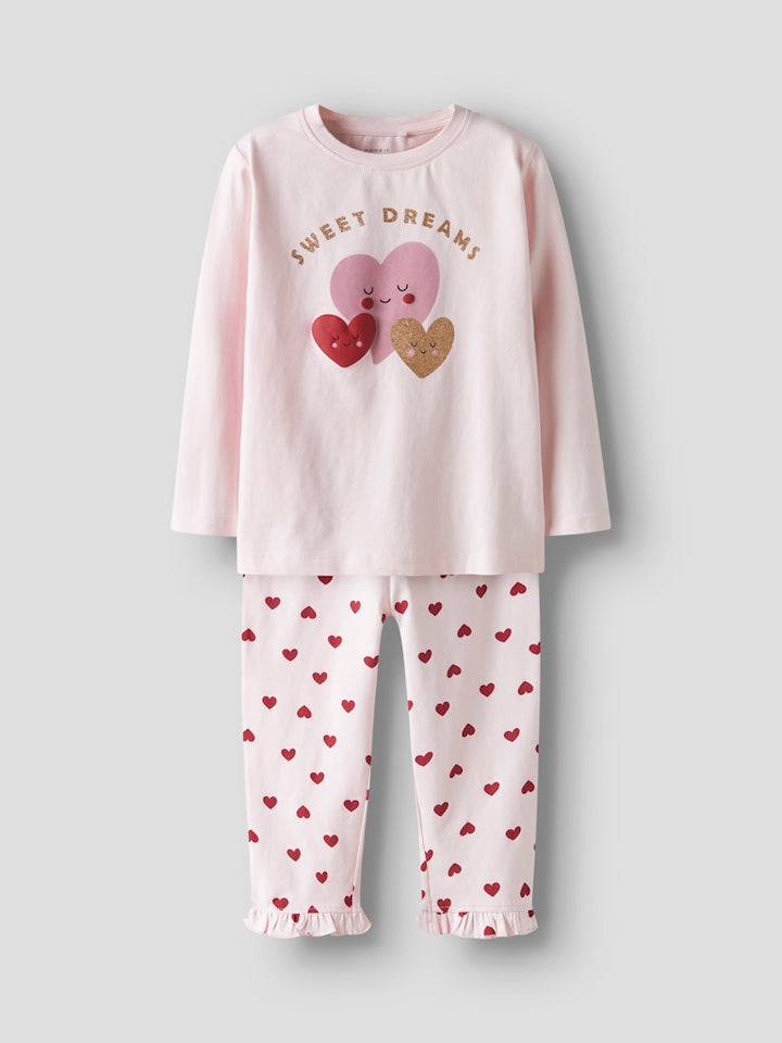Söt hjärtan pyjamas till liten flicka. Mönstrad rosa pyjamas från Nameit i ekologisk bomull.
NMFRAGNA NIGHT SET BOX
13249385