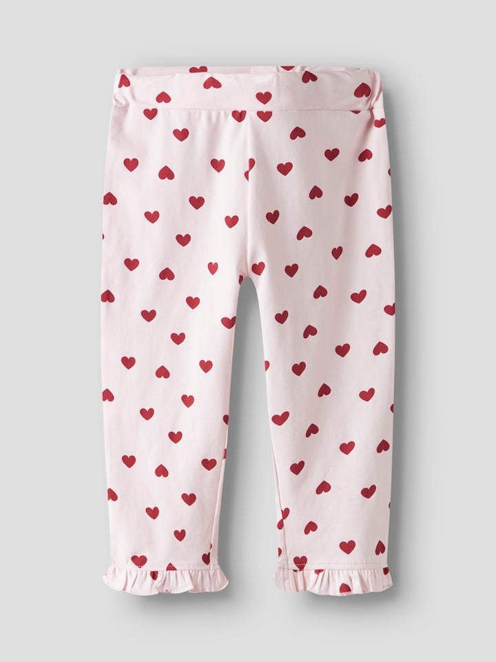 Söt hjärtan pyjamas till liten flicka. Mönstrad rosa pyjamas från Nameit i ekologisk bomull.
NMFRAGNA NIGHT SET BOX
13249385