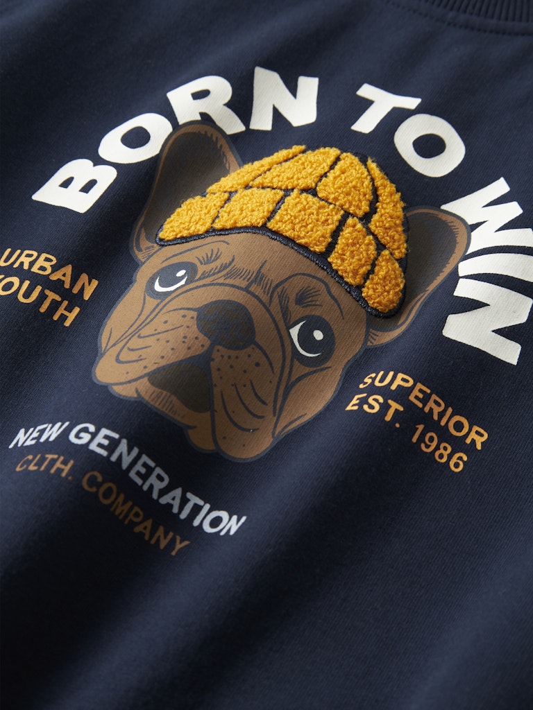 Cool hund tröja i sweatshirt med hund framtill Sweat tröja till pojke från Nameit i ekologisk bomull.
NMMRIGUNA LS NREG SWEAT BRU BOX
13249340 