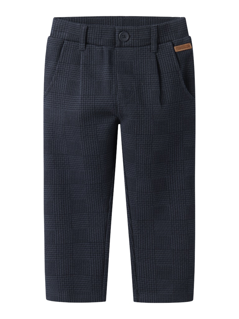 Blå mjuka byxor i chinos modell till pojke. Rutiga byxor till liten kille i ekologisk bomull.
NMMROBINO SWEAT PANT UNB
13223833