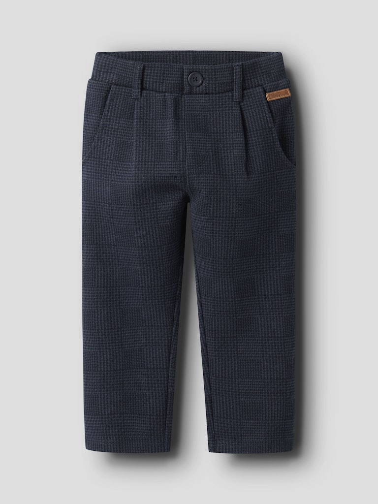 Blå mjuka byxor i chinos modell till pojke. Rutiga byxor till liten kille i ekologisk bomull.
NMMROBINO SWEAT PANT UNB
13223833