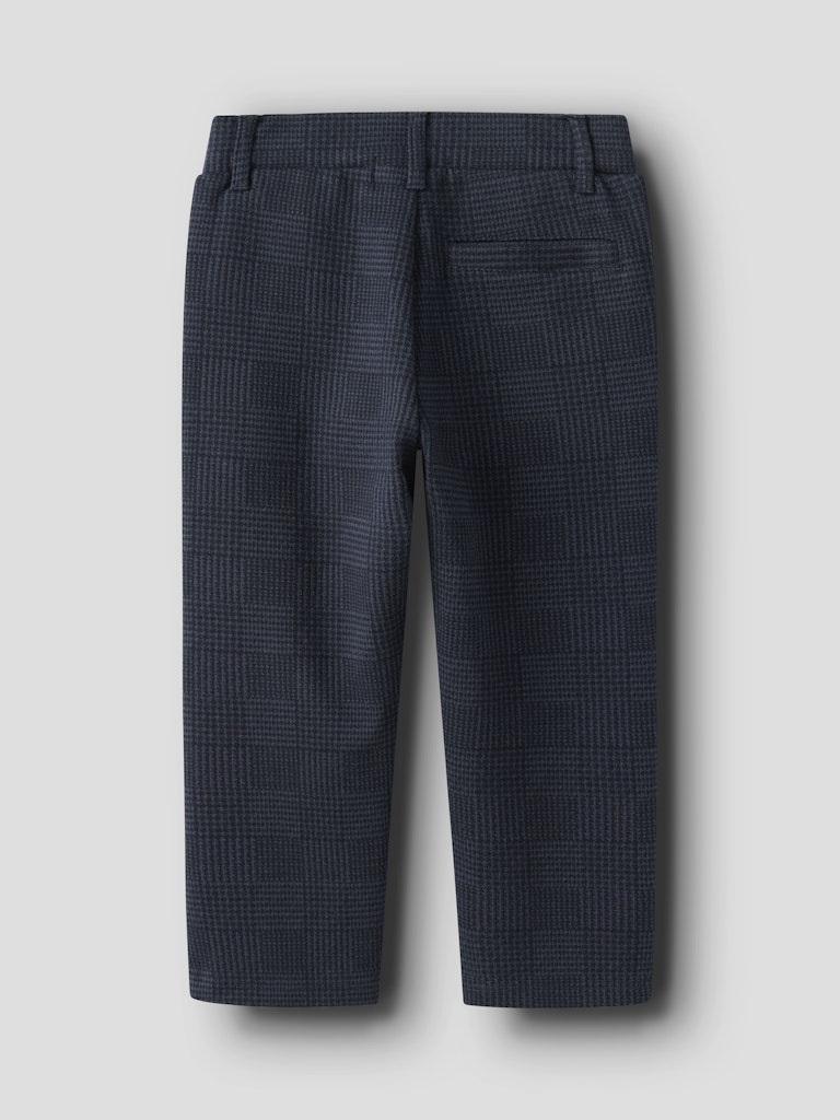 Blå mjuka byxor i chinos modell till pojke. Rutiga byxor till liten kille i ekologisk bomull.
NMMROBINO SWEAT PANT UNB
13223833