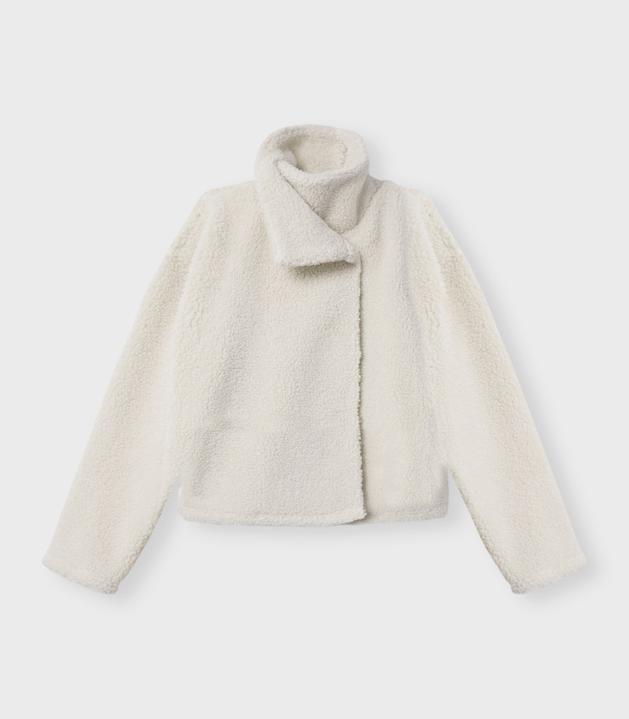 Vit lurvig teddy jacka till tjej. Höst jacka till flicka i cool kort modell.'
NLFBETTY LS SHORT JACKET
13249402