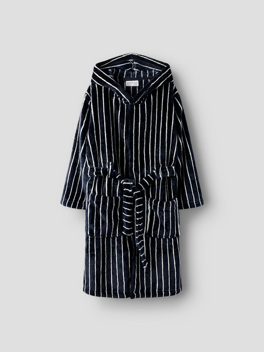 Blå randig fleece morgonrock till pojke. Mysig fleecemorgonrock till kille.
NKMRACER MORNING ROBE
13236087