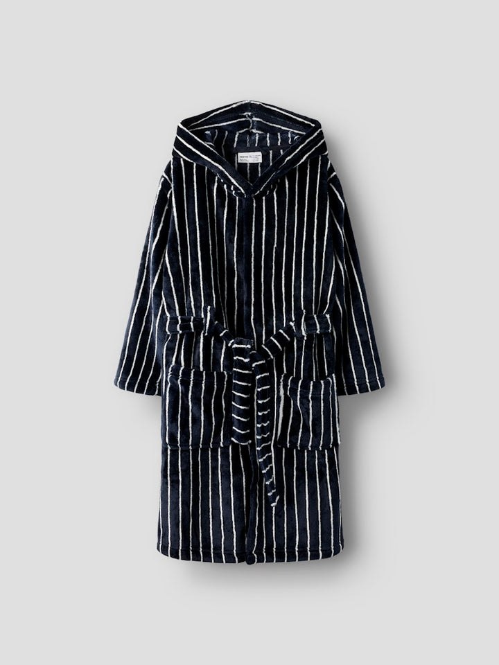 Blå randig fleece morgonrock till pojke. Mysig fleecemorgonrock till kille.
NKMRACER MORNING ROBE
13236087