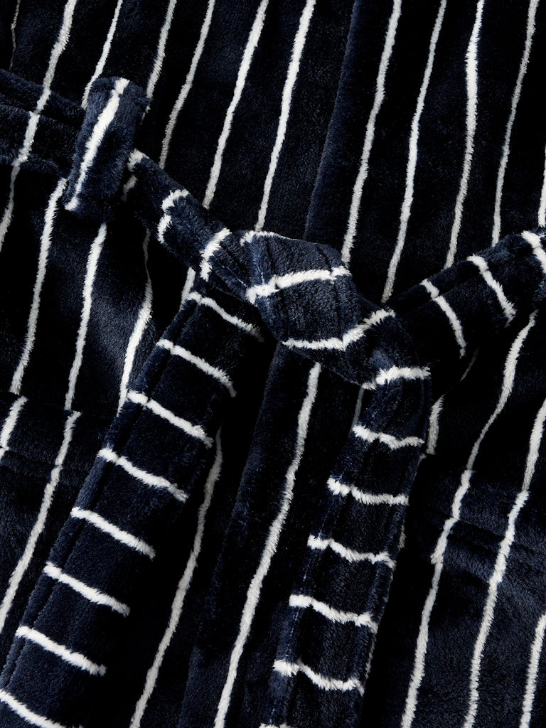 Blå randig fleece morgonrock till pojke. Mysig fleecemorgonrock till kille.
NKMRACER MORNING ROBE
13236087