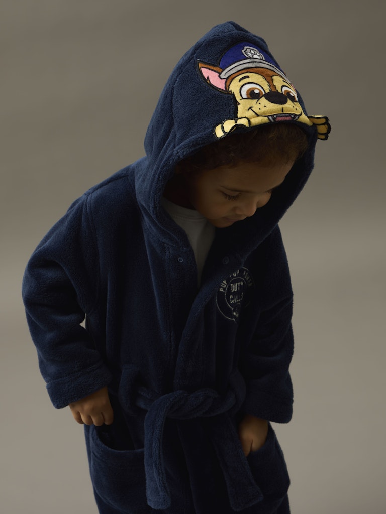 Blå mysig morgonrock till pojke. Paw Patrol hund badrock i velour till liten kille.
NMMNASIR PAW BATHROBE CPLG
13249637