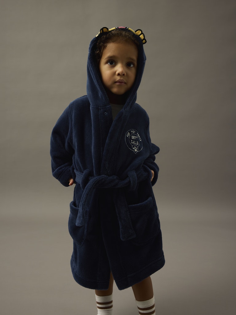 Blå mysig morgonrock till pojke. Paw Patrol hund badrock i velour till liten kille.
NMMNASIR PAW BATHROBE CPLG
13249637