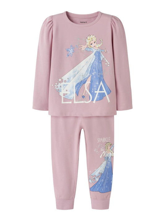 Rosa pyjamas till flicka med motiv av Elsa från filmen Frozen. Frost tröja från Name it.
NMFAPLISA FROZEN LS NIGHTSET WDI
13251473