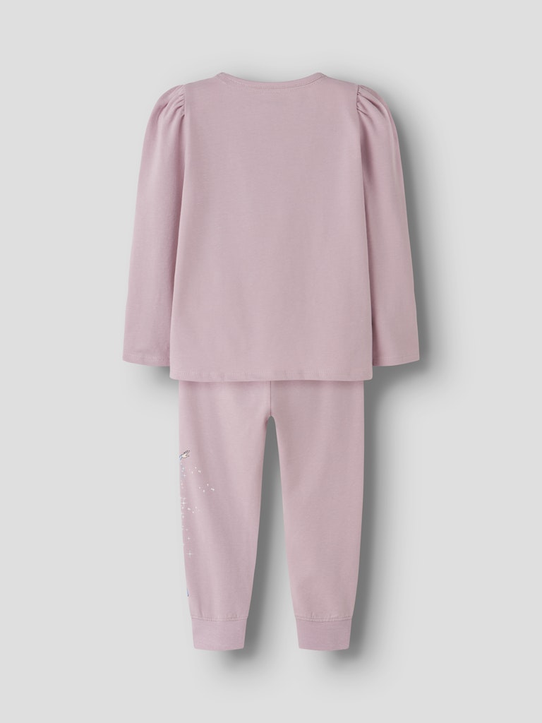 Rosa pyjamas till flicka med motiv av Elsa från filmen Frozen. Frost tröja från Name it.
NMFAPLISA FROZEN LS NIGHTSET WDI
13251473