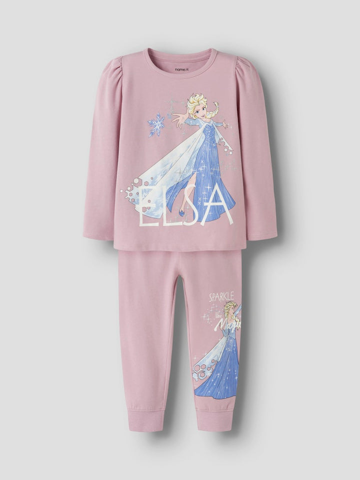 Rosa pyjamas till flicka med motiv av Elsa från filmen Frozen. Frost tröja från Name it.
NMFAPLISA FROZEN LS NIGHTSET WDI
13251473