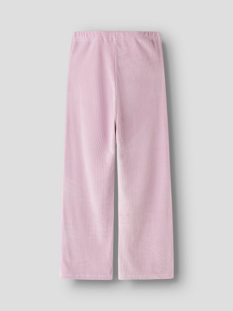 Rosa velourbyxa i rak, ribbad modell till flicka, tjej. Barn byxa velour i skön och mysig kvalitet. 
NKFVELOA VELVET PANT
13235120