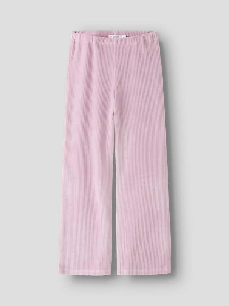 Rosa velourbyxa i rak, ribbad modell till flicka, tjej. Barn byxa velour i skön och mysig kvalitet. 
NKFVELOA VELVET PANT
13235120
