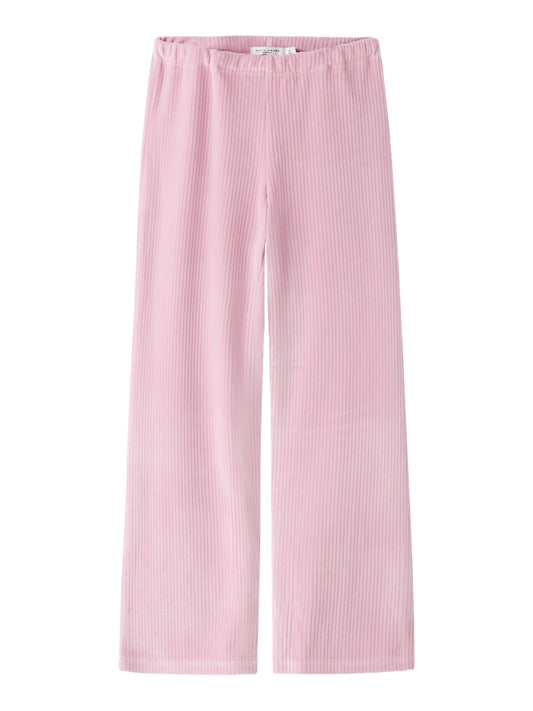 Rosa velourbyxa i rak, ribbad modell till flicka, tjej. Barn byxa velour i skön och mysig kvalitet. 
NKFVELOA VELVET PANT
13235120
