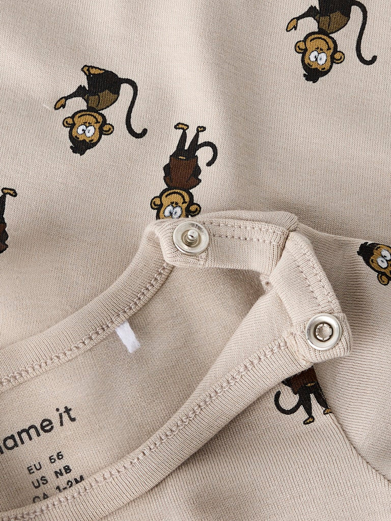 Beige apor body till bebis pojke och flicka. Söt unisex neutral babybody i ekologisk bomull från Name it.
NBMNILSSON LS XSL BODY
13254266