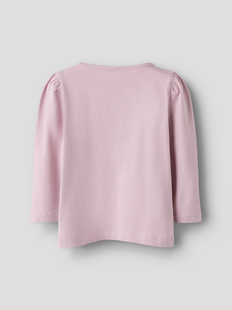 Rosa långärmad tröja med Pippi Långstrump på. Lekfull topp till flicka.
NMFSOLMA PIPPI LS TOP SKY
13254861