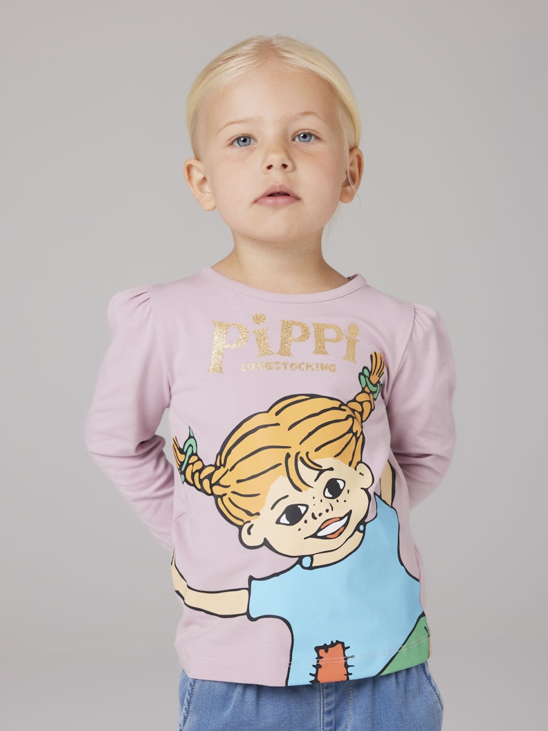 Rosa långärmad tröja med Pippi Långstrump på. Lekfull topp till flicka.
NMFSOLMA PIPPI LS TOP SKY
13254861
