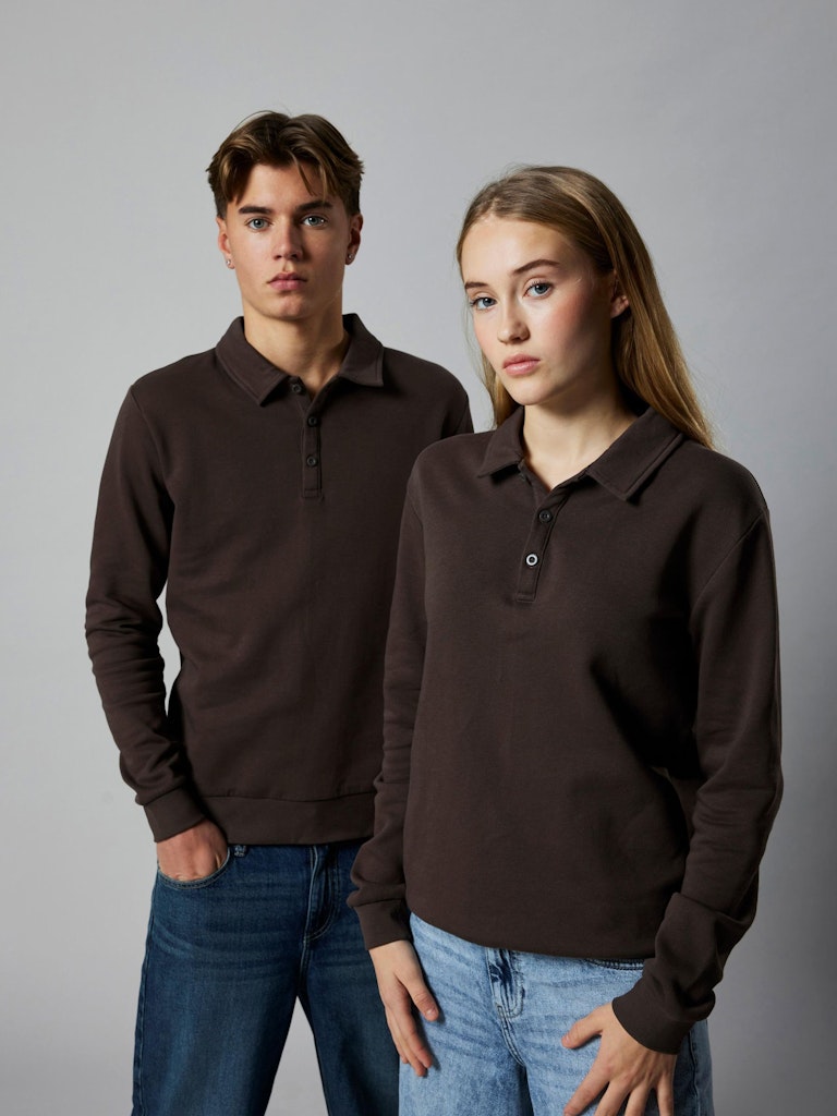 Brun långärmad sweat piké tröja till ungdom tjej och kille. Unisex tröja från LMTD i snygg, stilren modell.
NLNNIZU LS BRU POLO SWEAT
13246925