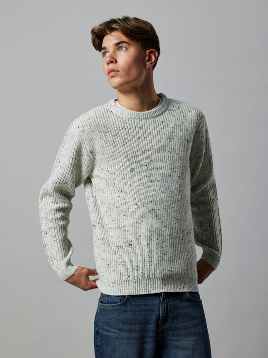 O-neck stickad tröja till ungdom kille. Klassisk snygg grå stickad tröja från LMTD.
NLMNASTON LS O-NECK KNIT
13247275