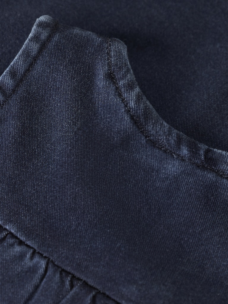 Blå jeans klänning till baby i mjukaste denim. Fin, mjuk klänning till bebis flicka.
NBFTILLY DNM SPENCER 4006-TO S
13247104