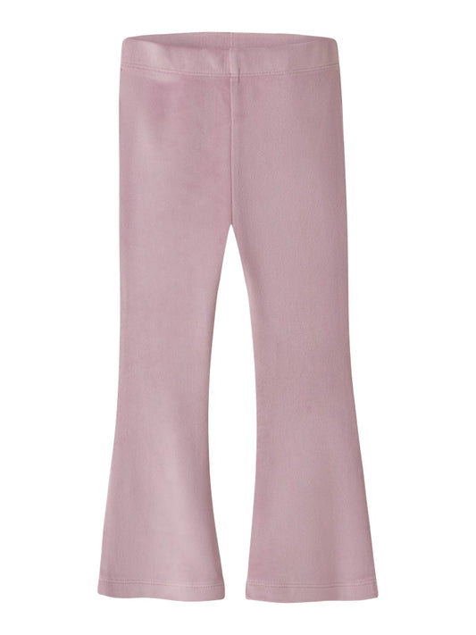 Rosa utsvängd velour byxa till flicka. Flared leggings till liten tjej från Nameit.
NMFSELOUR FLARE PANT
13250483
