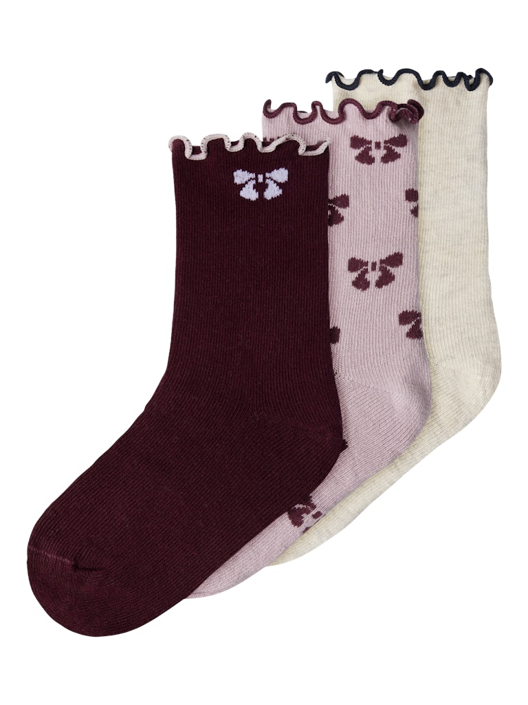 3-pack söta barn strumpor till flicka. Rosa och vinröda strumpor med rosetter i ekologisk bomull från Nameit.
NMFSILKE 3P SOCK
13250739