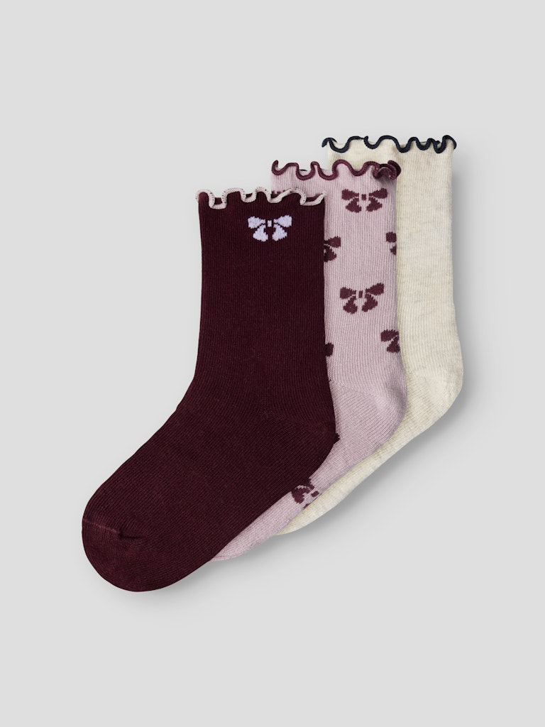 3-pack söta barn strumpor till flicka. Rosa och vinröda strumpor med rosetter i ekologisk bomull från Nameit.
NMFSILKE 3P SOCK
13250739