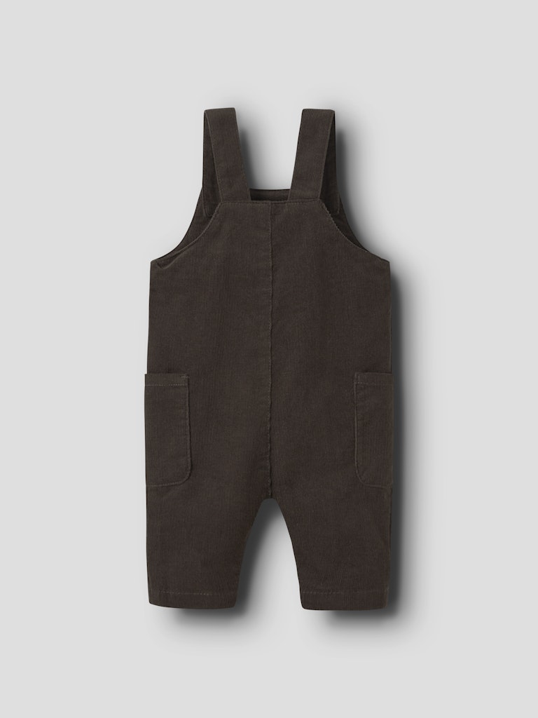 Brun baby byxa med hängslen. Hängselbyxor till bebis pojke i brun manchester, cord kvalitet av ekologisk bomull från Name it.
NBMSASALLE OVERALL
13235189